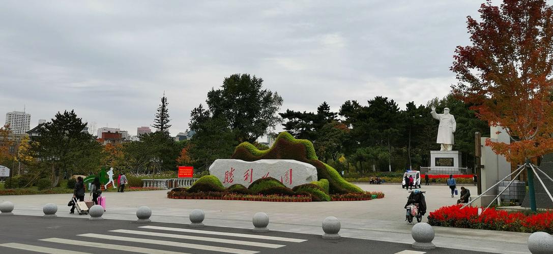 胜利公园后门