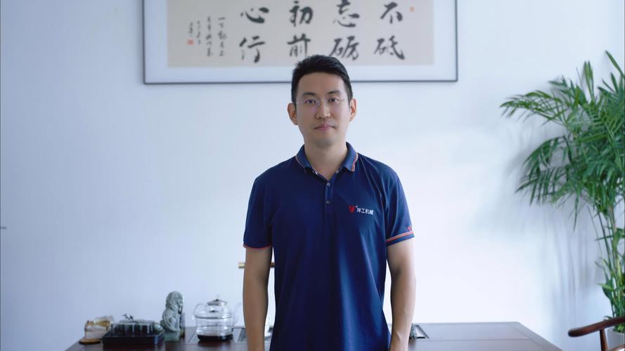 张医生
描述: 文章主要介绍了邯郸和平路中医院的几位痔疮治疗专家。李医生经验丰富，手术成功率高；王医生温柔细心，擅长保守治疗；张医生年轻有为，精于微创手术。为受痔疮困扰的患者提供了选择。