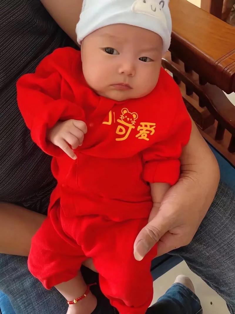 一岁婴儿